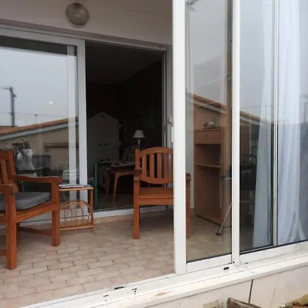 Apartment Agreable - Proche Mer - Jardinet Apartment